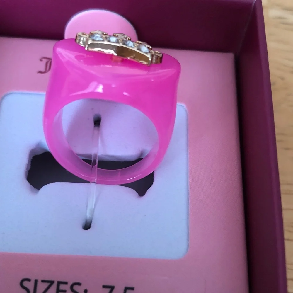 Juicy Couture Pink Resin Heart With Crown Cocktail Ring Crystal Size 7.5 NIB